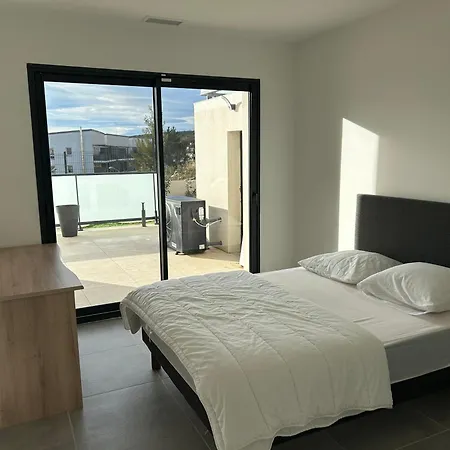 Instant Serenity - 8 People With A View *